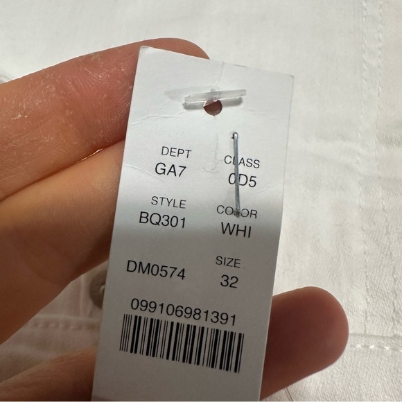 J crew 9” Demi boot crop jeans white - Picture 4 of 6